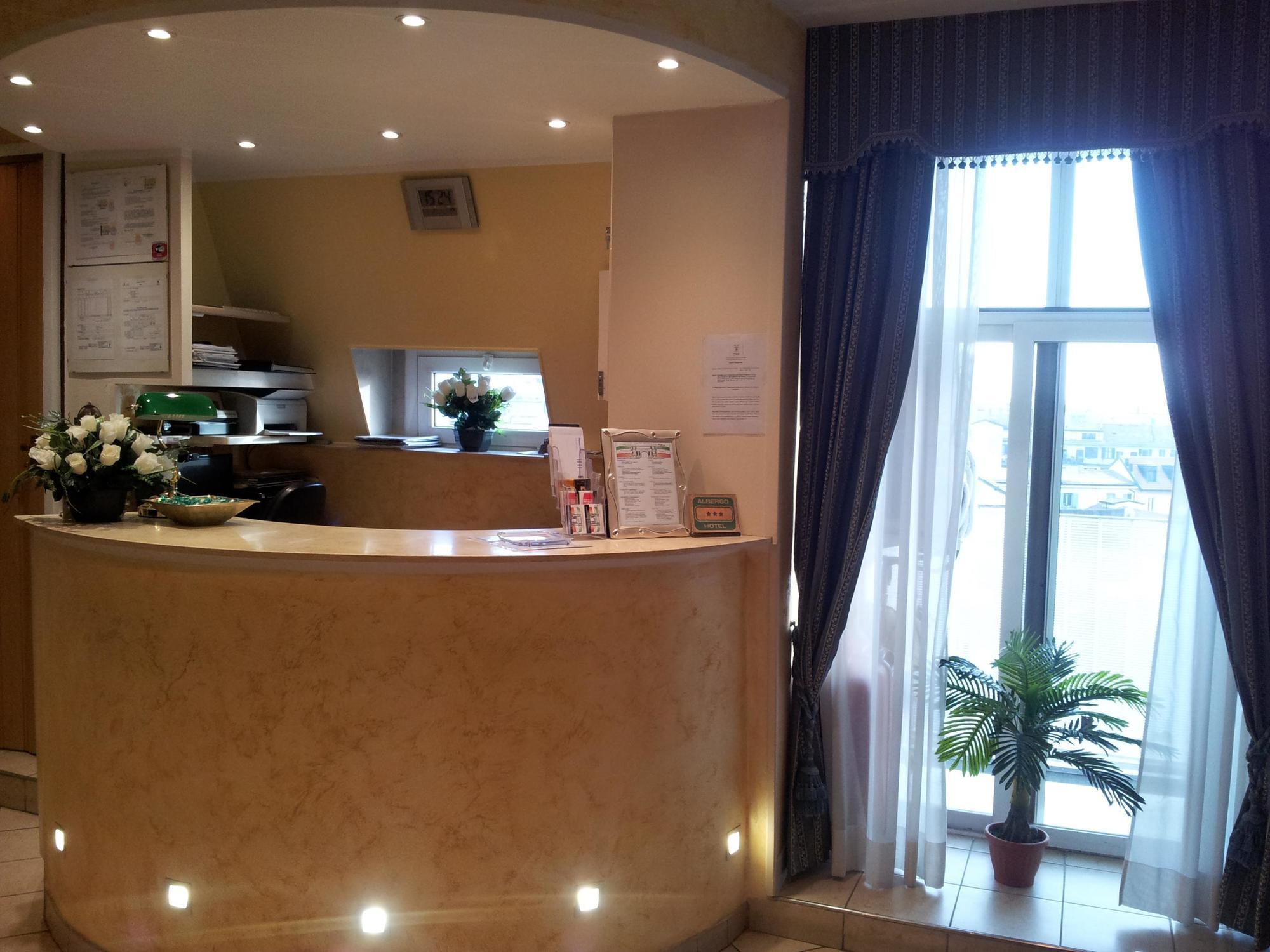 Hotel Arco Romana Milano Exterior foto